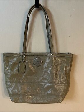 Coach Grey Patent Leather Shoulder Bag Number 15142. Classic look, shiny.